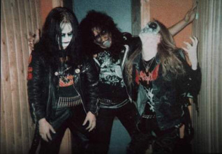 Foto promocional de Mayhem en sus primeros tiempos, a la izquierda, Euronymous, a la derecha, Dead